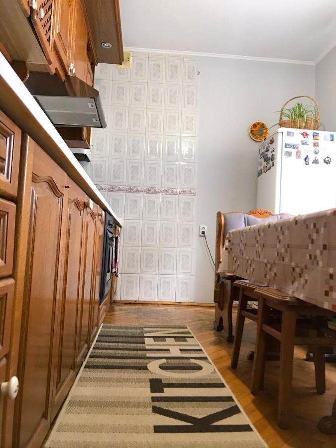 Pelican Guest House & Hostel Chernivtsi Exterior foto